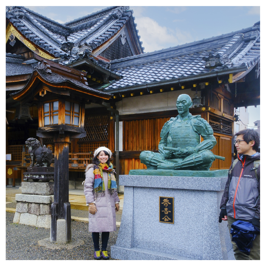     秀吉が祀られた神社<br>
    （境内に建てられている羽柴秀吉公像は<br>2023年10月の新しいもの）